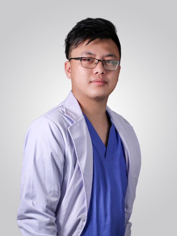 深圳知名口腔醫生陳培章